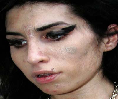 Now there are about a million blogs who bash Amy Winehouse everyday so it 